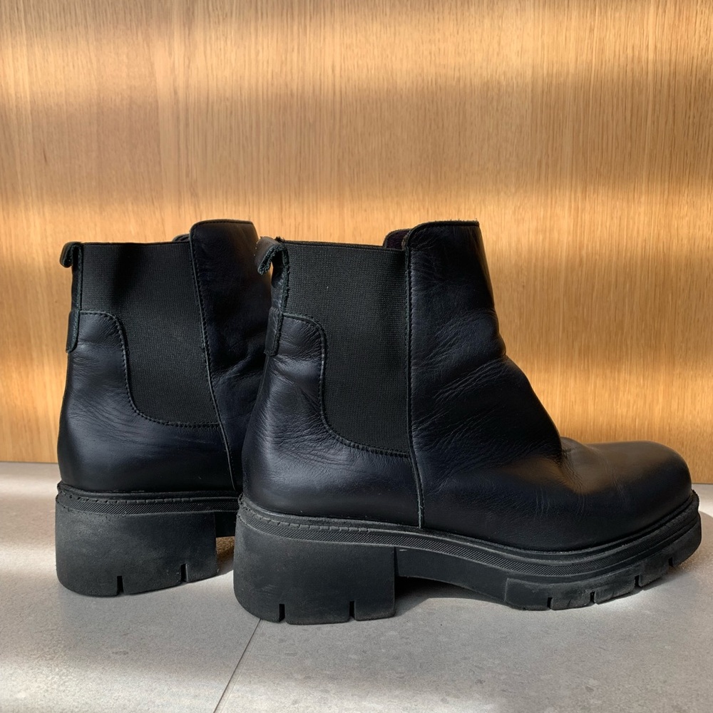Steve Madden chelsea black leather boots